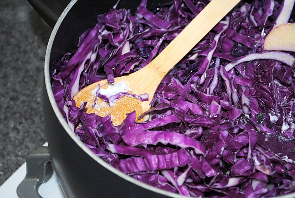 Cooking red cabbage