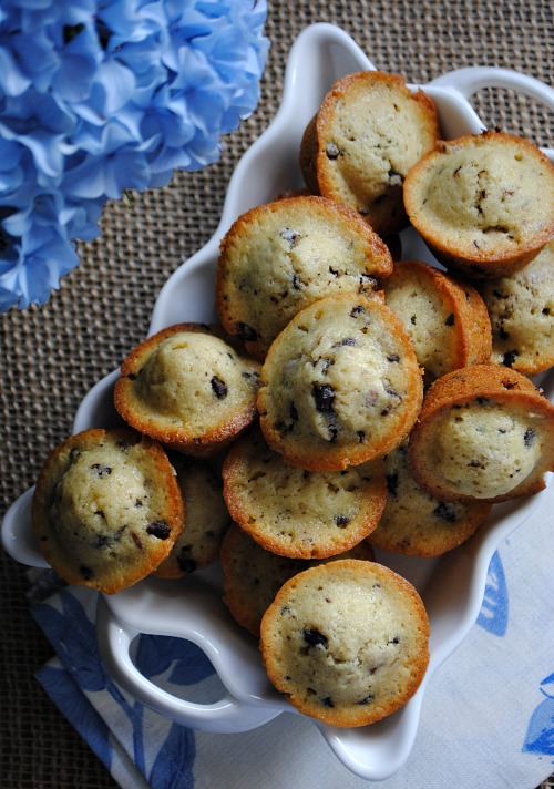 Mini chocolate chip muffins | you-made-that.com