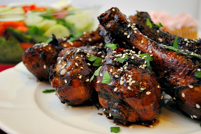Sweet & Sticky Chicken Drumsticks | you-made-that.com