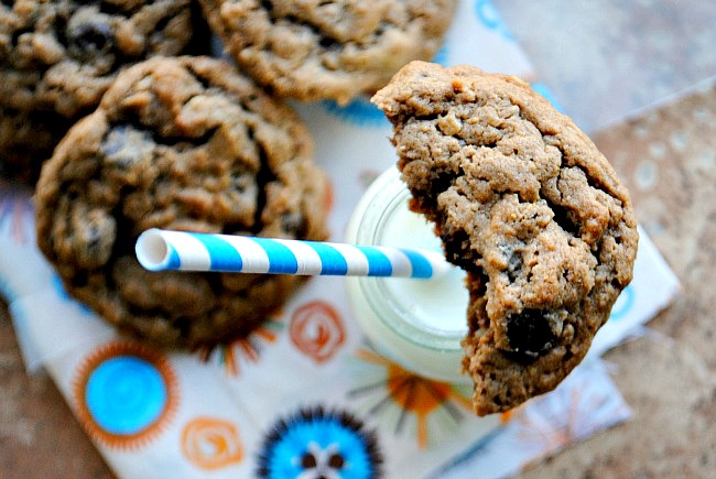 PB Oatmeal chocolate chip cookies|www.you-made-that.com