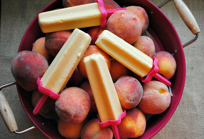 Peaches n cream popsicles | www.you-made-that.com