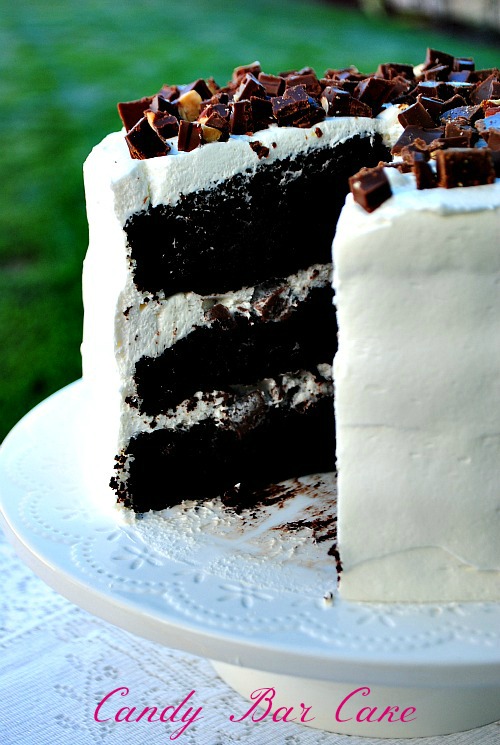 Candy bar cake | by: you-made-that.com