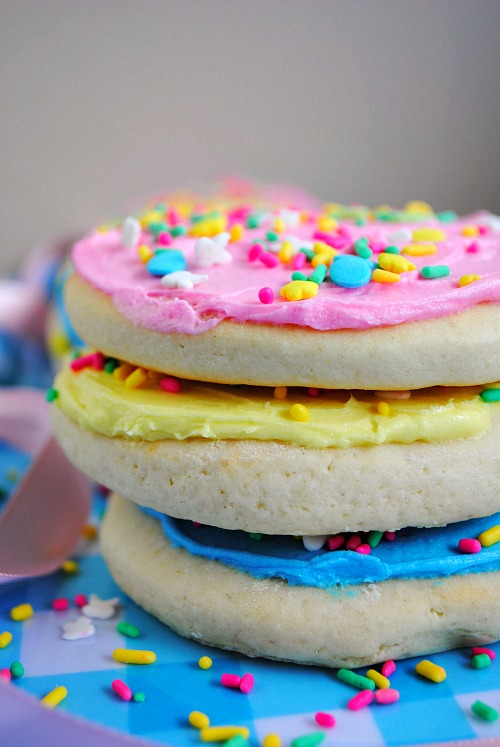 Soft frosted Easter sugar cookies | you-made-that.com