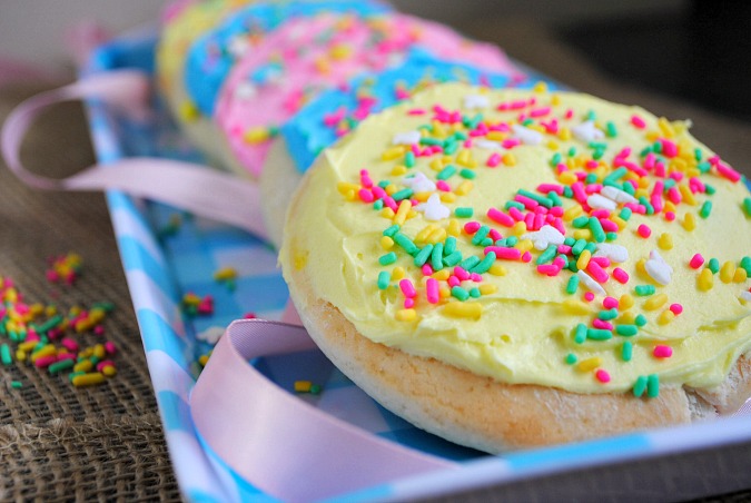 Soft frosted Easter sugar cookies |you-made-that.com