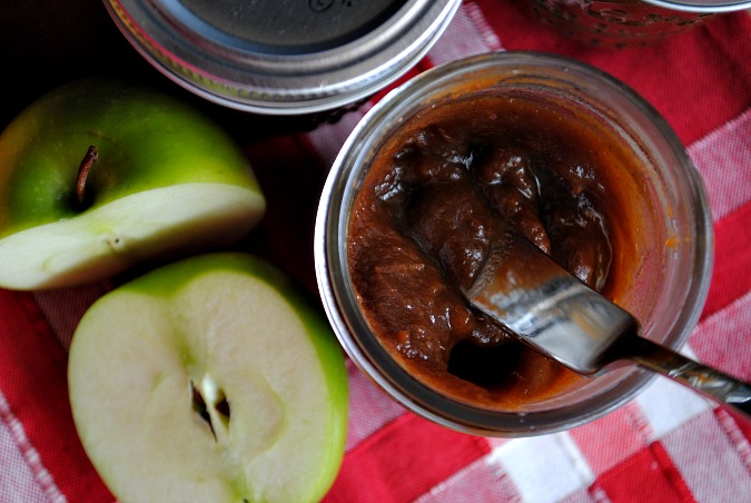 Apple butter {made in the slow cooker} | you-made-that.com