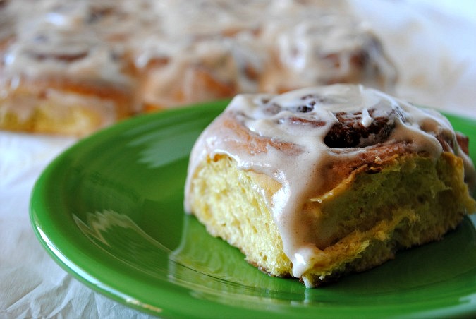 Pumpkin cinnamon rolls with cream cheese icing |you-made-that.com